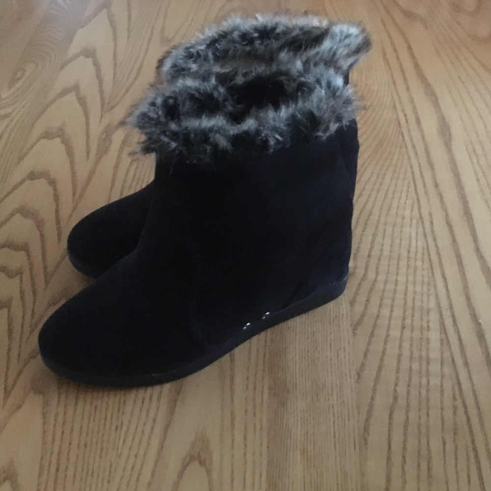 BLACK JUST FAB WEDGE BOOTS WITH FAUX FUR